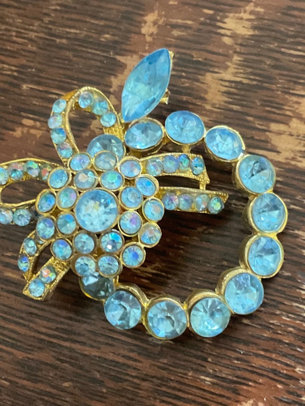 VINTAGE BROOCH ,PERFECT CONDITION .   RETIRED
